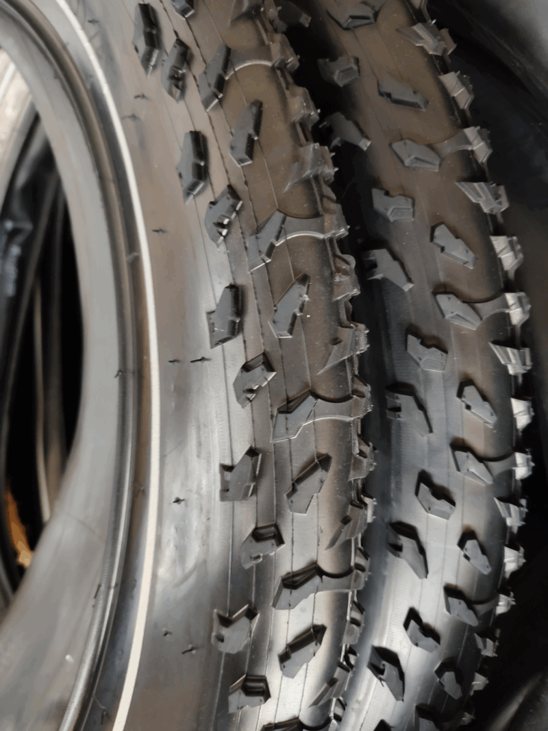 26" x 4" Kenda tyre - Image 2